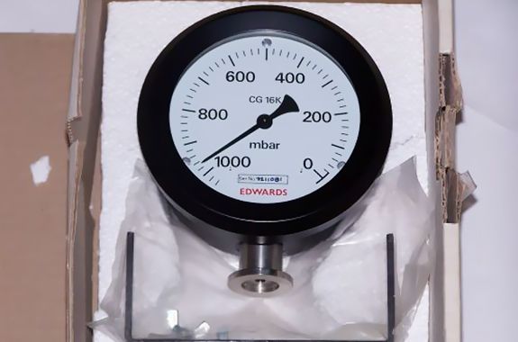 Стрелочные вакуумметры Edwards